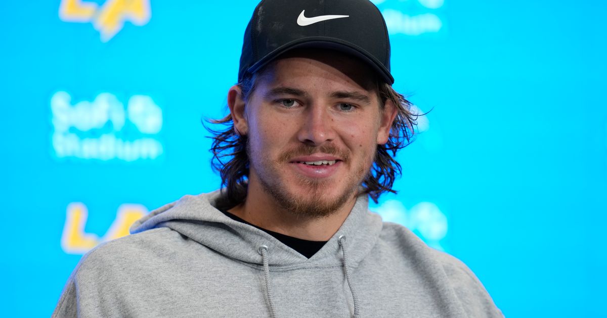 Justin Herbert's Broken Finger Not Expected to Impact Chargers QB's Availability