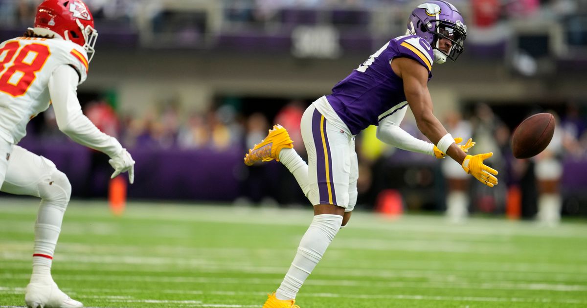 Justin Jefferson Leaves Vikings Game Early with Hamstring Injury