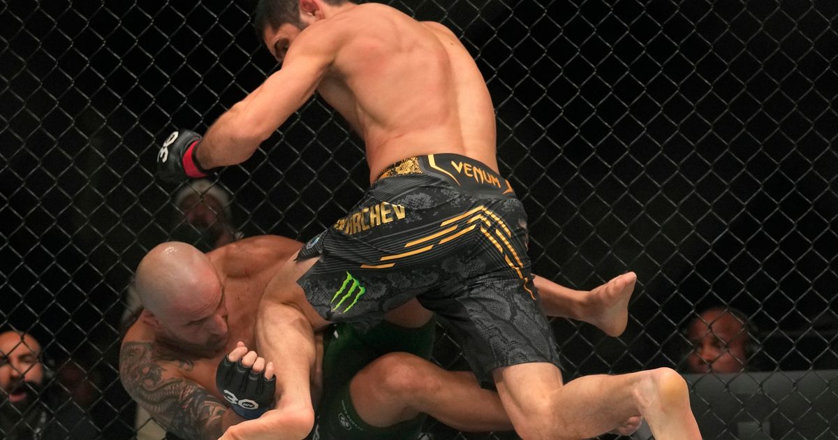 Khabib Nurmagomedov Defeats Alexander Volkanovski by First-Round Knockout to Retain Lightweight Title at UFC 294