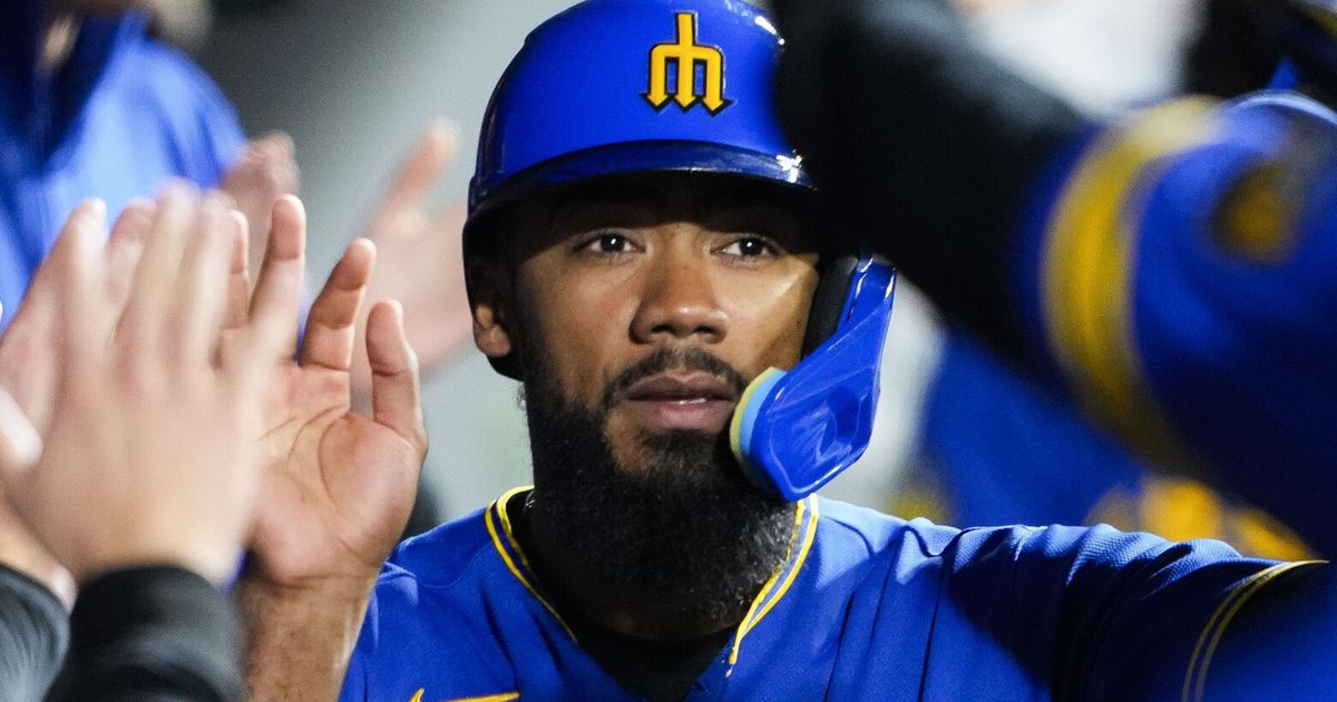 Mariners Weigh Pros and Cons of Pursuing Free-Agent Slugger Teoscar Hernandez