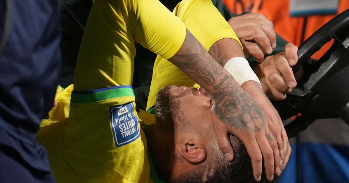 Neymar Suffers Apparent Left Knee Injury, Leaves Brazil Match in Tears