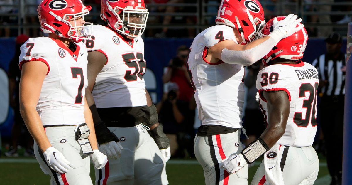 No. 1 Georgia Dominates Florida 43-20 in 'Cocktail Party' with Two Touchdowns Each from Beck and Edwards