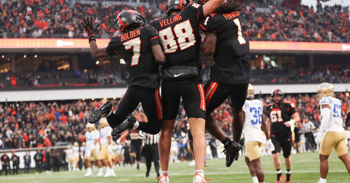 No. 15 Oregon State Defeats No. 18 UCLA 36-24 Behind Quarterback DJ Uiagalelei and Running Back Ryan Cooper Jr.