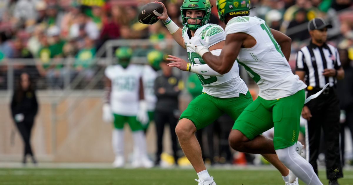 No. 9 Oregon Defeats Stanford 42-6 Behind Bo Nix's 4 TD Passes