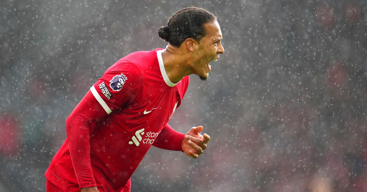 Premier League Honours Memory of Bobby Charlton as Man City and Liverpool Secure Wins