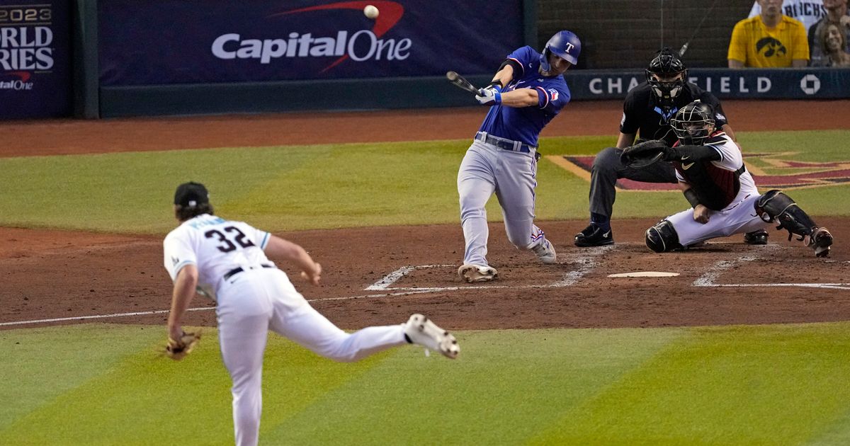 Rangers Edge D-backs 3-1 in World Series Game 3 Thanks to Seager's 2-Run Home Run and Stellar Defense