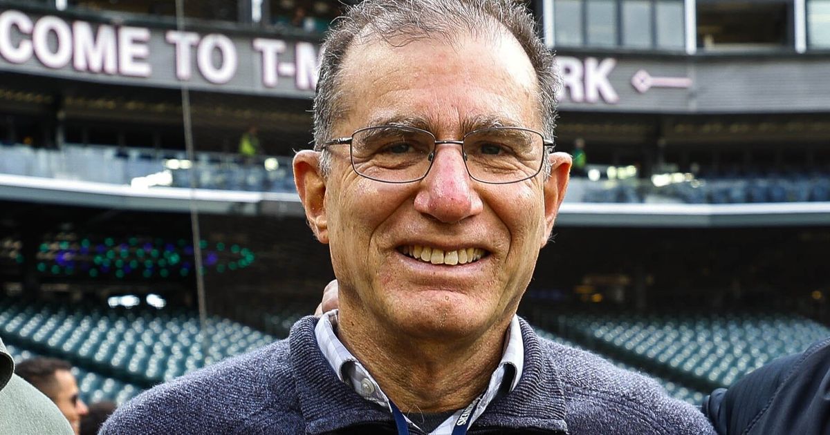 Seattle Seahawks Pay Tribute to Retiring Seattle Times Columnist Larry Stone