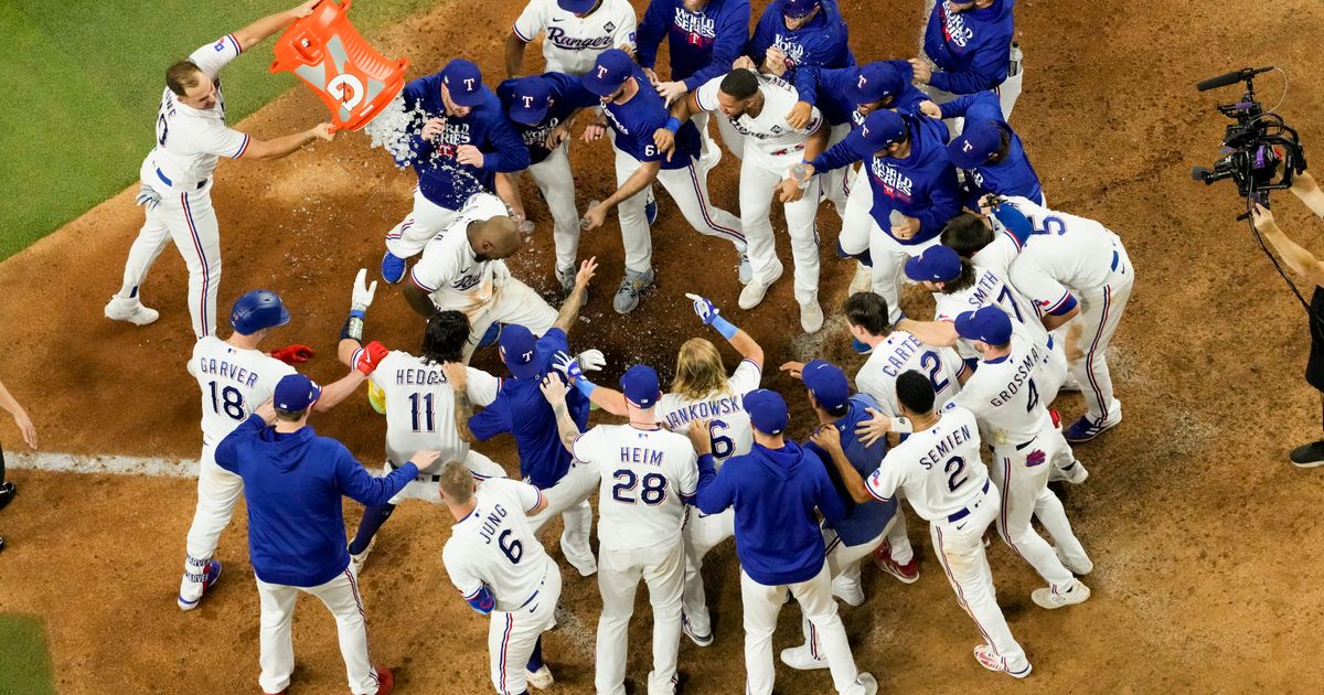 Texas Rangers Defeat Arizona Diamondbacks 6-5 in Game 1 of Series Thanks to HR from García and Tying Shot from Seager in 9th Inning