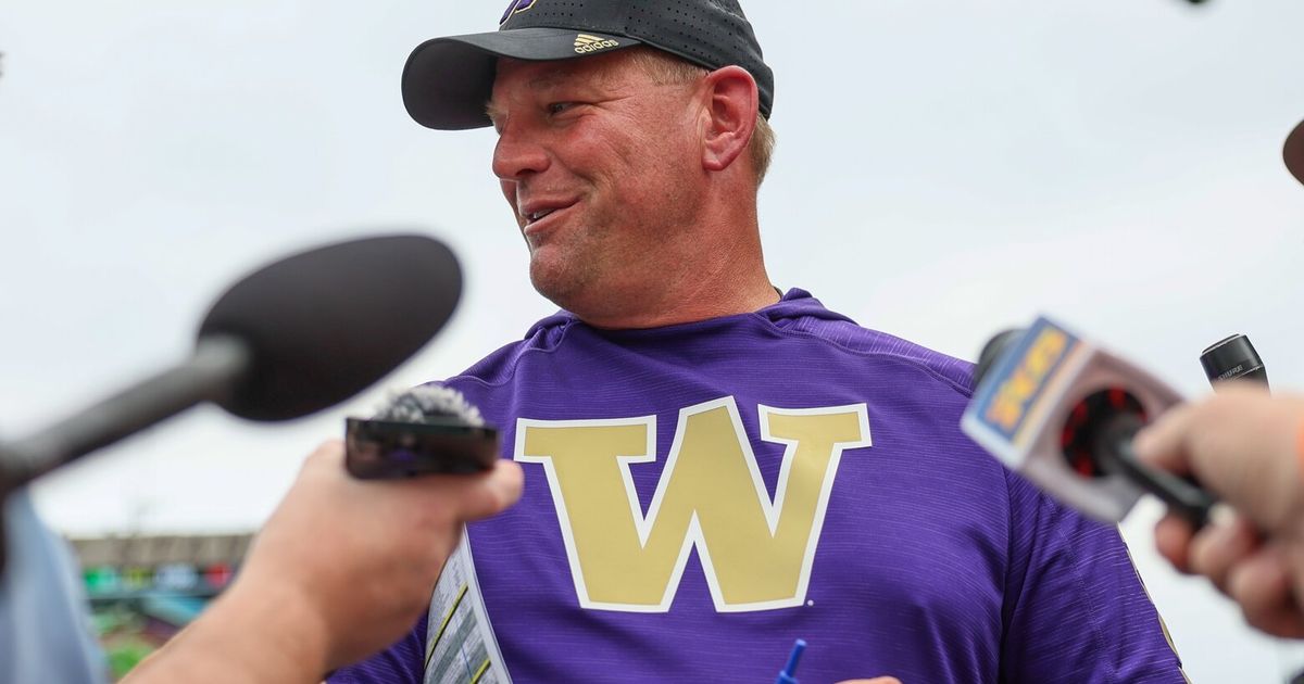 University of Washington Huskies to Face Oregon Ducks at 12:30 p.m.