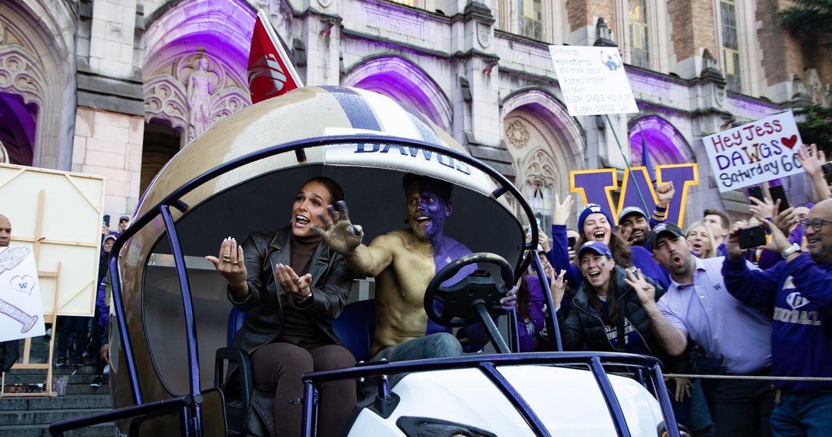 Washington Huskies Fans Show Support as ESPN's College GameDay Visits