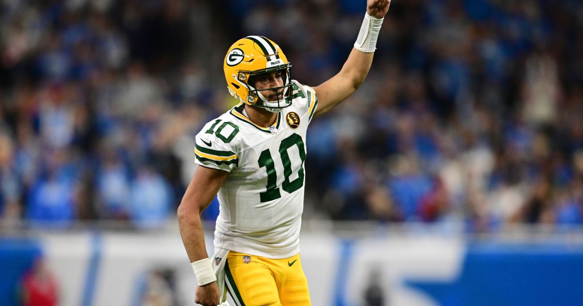 Aaron Rodgers Throws Three Touchdowns, Leads Green Bay Packers to 29-22 Victory Over Detroit Lions
