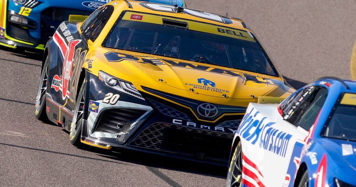 Bell's NASCAR Title Hopes Dashed by Mechanical Failure in Phoenix Race