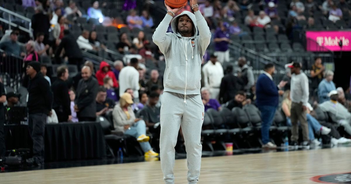 Bronny James Observes Warmups with No. 23 Southern California Teammates
