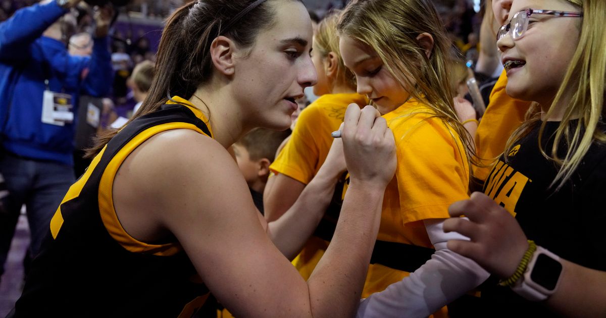 Caitlin Clark Enjoys Circus Atmosphere of Iowa Basketball Games
