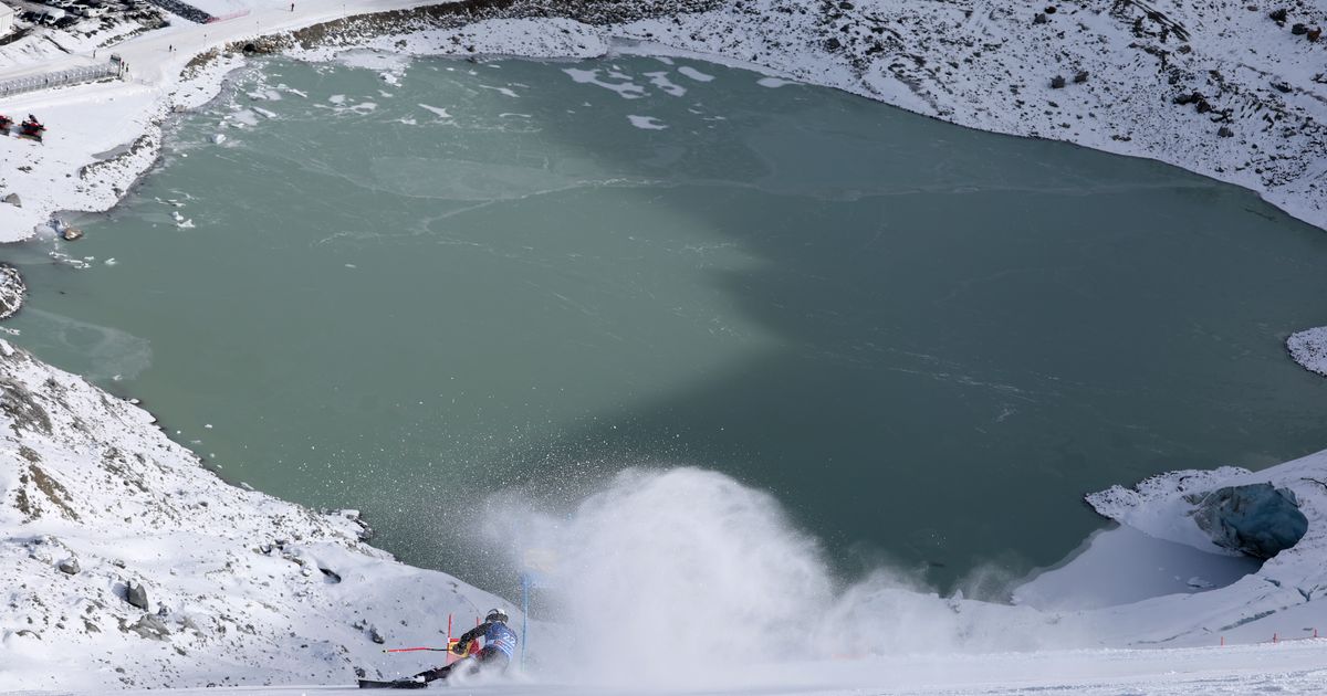 Climate Activists Raise Concerns Over October Alpine Skiing World Cup Races on Glaciers