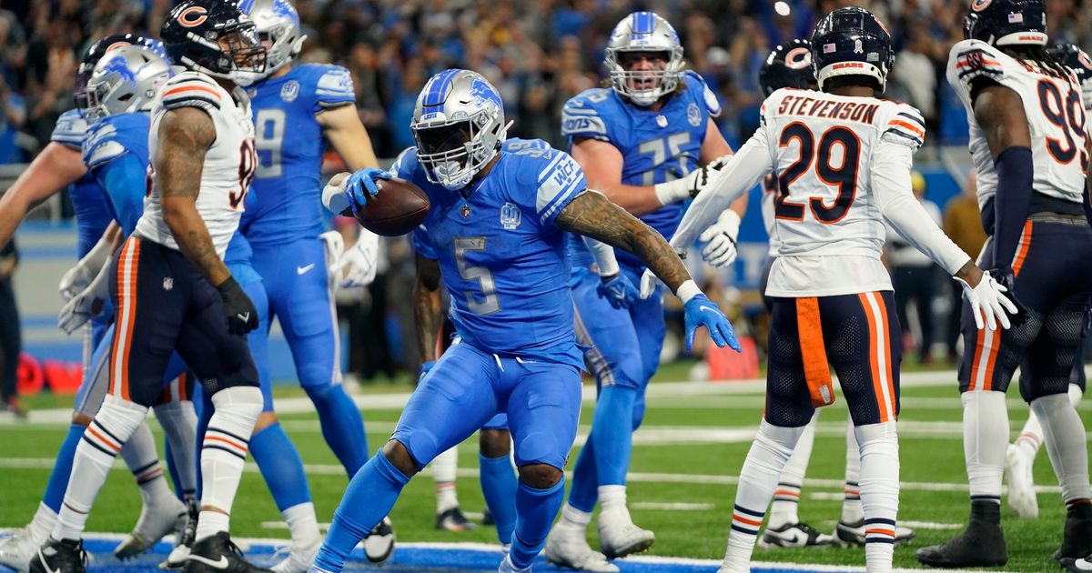 Detroit Lions Overcome 12-Point Deficit to Defeat Chicago Bears 31-26 on Bo Montgomery's Touchdown Run, Retaining NFC North Lead
