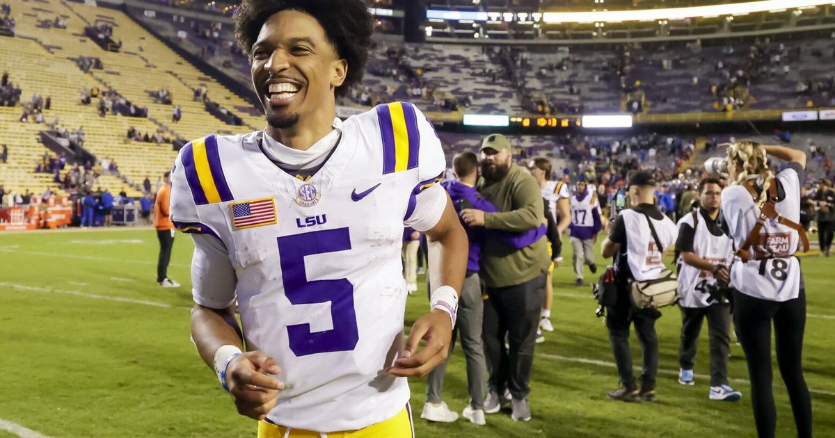 Former Pac-12 Quarterback Gaining Ground on Current Pac-12 QBs in Heisman Race