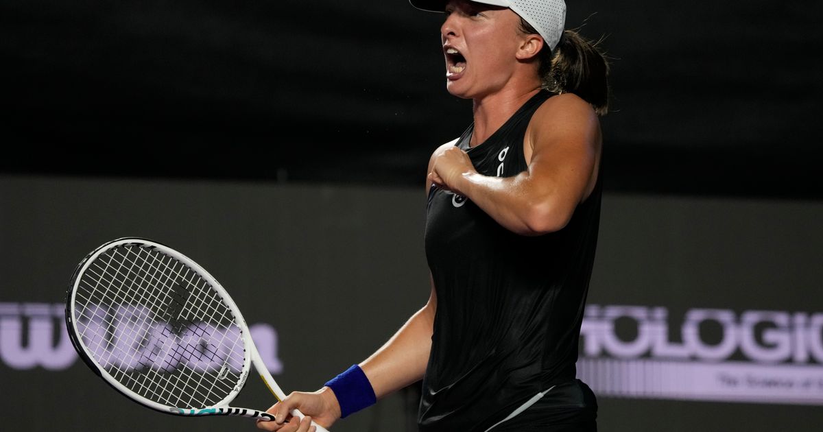 Iga Swiatek Reaches WTA Finals Title Match, One Step Away From World No. 1 Ranking