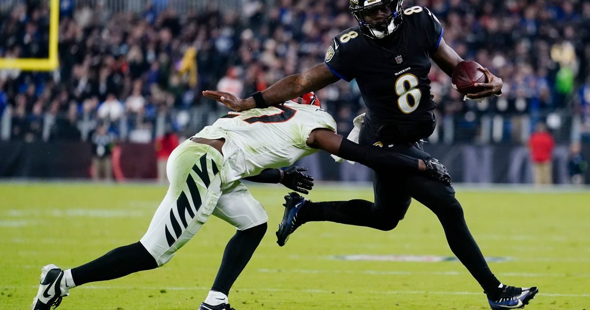 Joe Burrow Leaves Early with Wrist Injury as Ravens Defeat Bengals 34-20