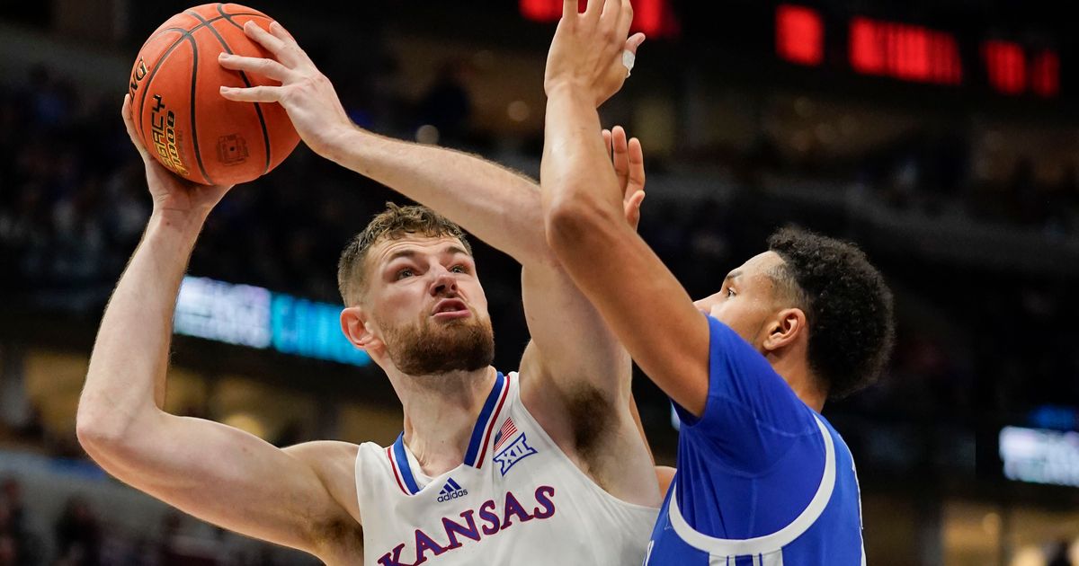 Kansas Retains No. 1 Ranking in AP Top 25; Miami Reaches Top 10 for First Time Since 2018