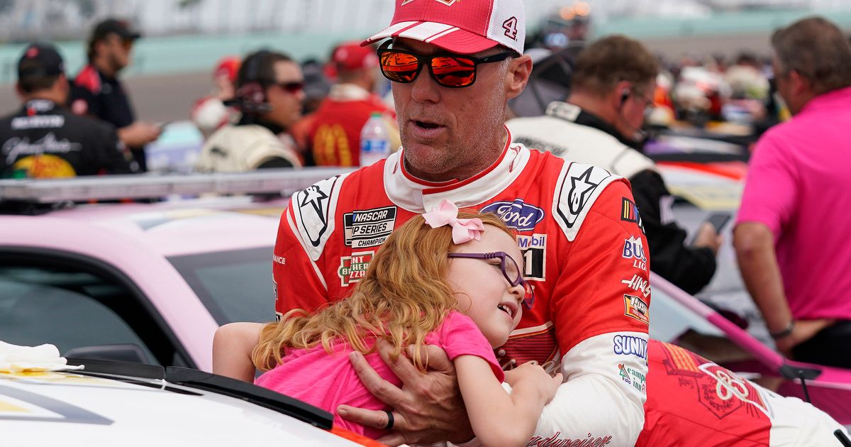 Kevin Harvick to Conclude NASCAR Career with Final Race, Set to Pursue New Opportunities in Racing