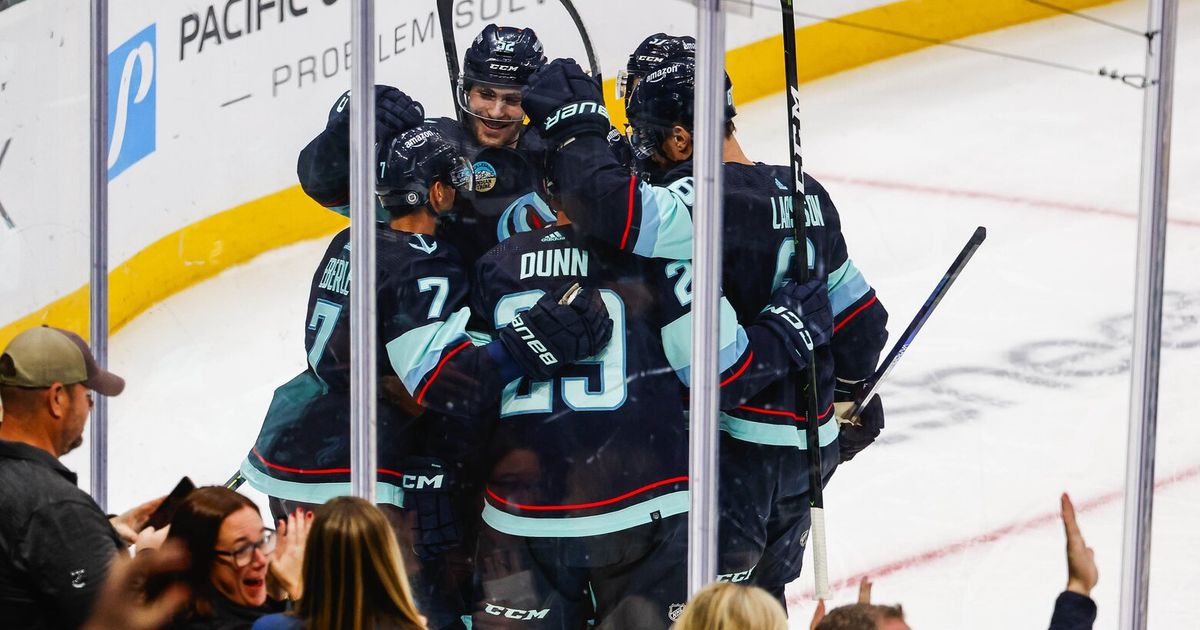 Kraken Use Extra Time in Chicago to Improve Team Chemistry On and Off the Ice