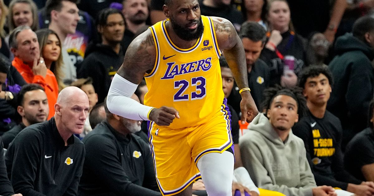 Lakers Overcome 3-Game Losing Streak with 122-119 Victory over Suns, Led by LeBron James' 32 Points