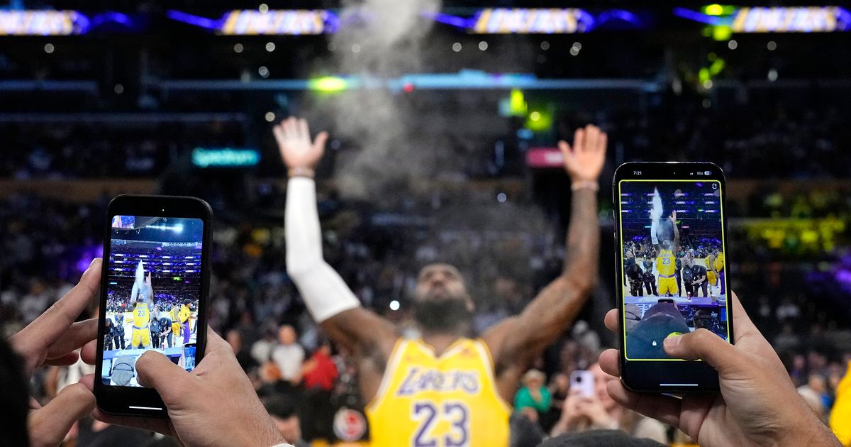 Los Angeles Lakers End 11-Game Losing Streak Against Clippers with 130-125 Overtime Victory