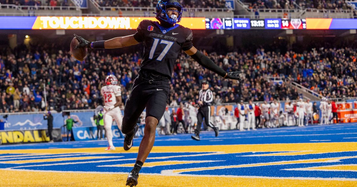 Madsen Leads Boise State to 42-14 Win Over New Mexico