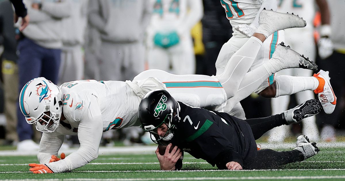 Miami Dolphins' Kenny Stills Criticizes MetLife Stadium Turf After Teammate Reshad Phillips Suffers Achilles Tendon Injury