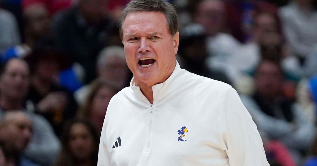 No. 1 Kansas Defeats No. 17 Kentucky 89-84 with Hunter Dickinson Leading the Way