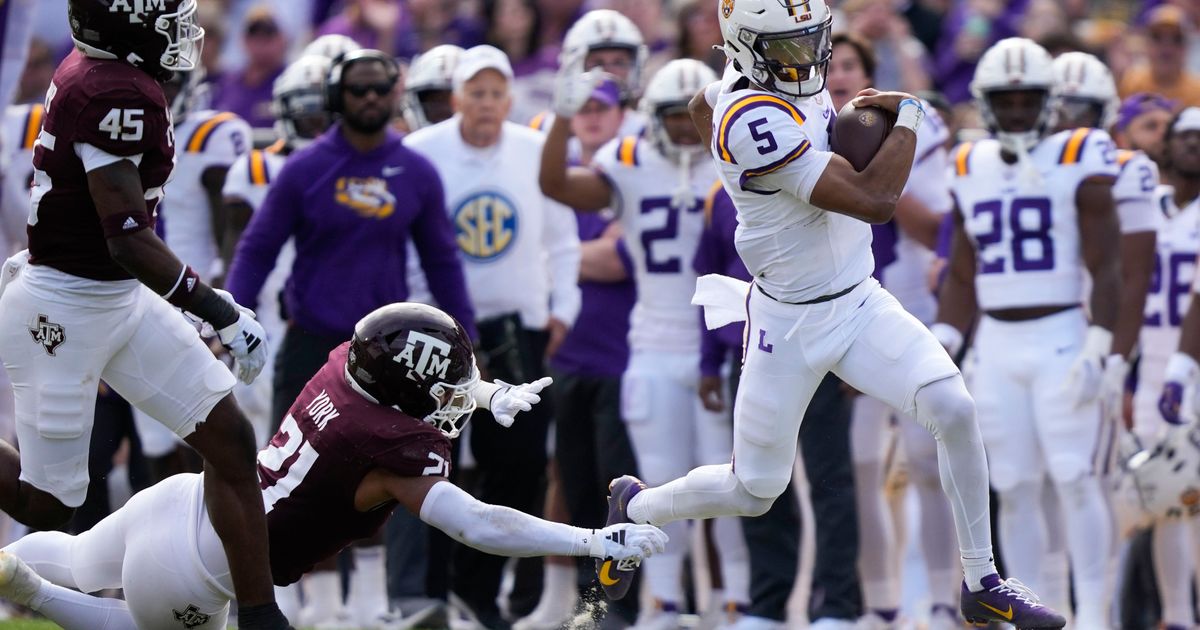 No. 14 LSU Defeats Texas A&M 42-30 Behind Jayden Daniels' 4 TD Passes