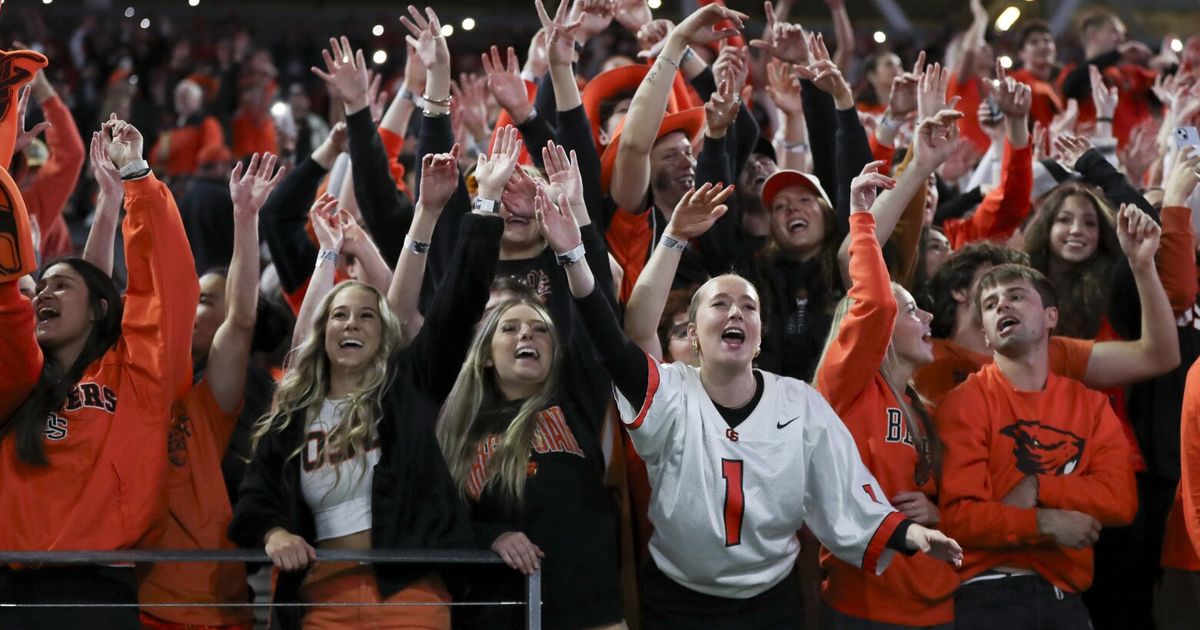 No. 5 Washington Huskies Embrace Underdog Role Ahead of Road Game at No. 10 Oregon State Beavers