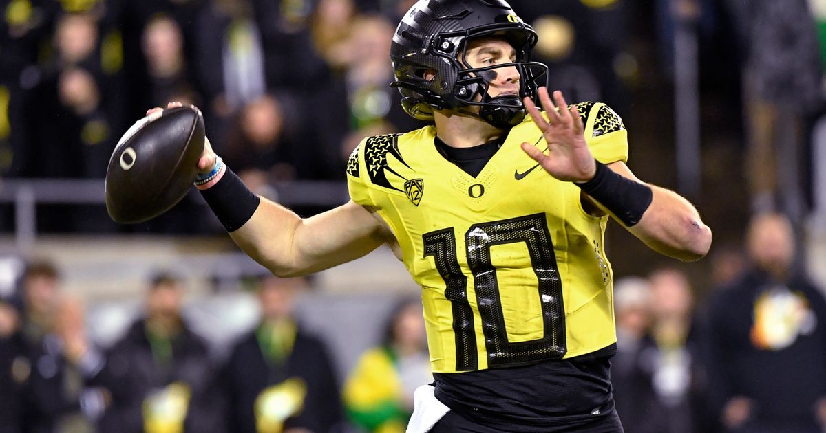 Oregon Ducks Secure Pac-12 Title Game Berth with 36-27 Win over USC, Nix Records 4 Touchdowns