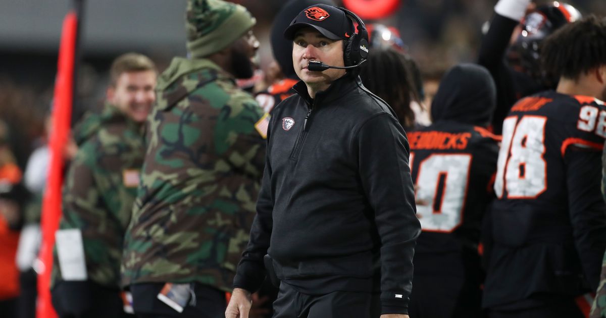 Oregon State Athletic Director Stresses Importance of Retaining Head Football Coach Jonathan Smith