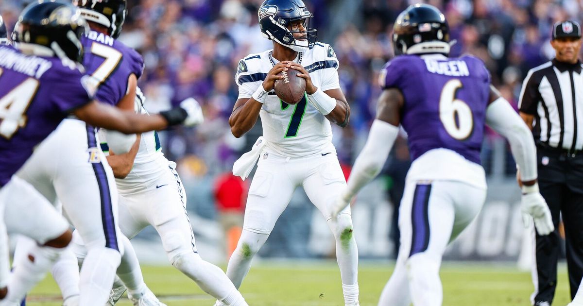 Pete Carroll Praises Geno Smith's Accountability, Expresses Need for Seahawks to Assist Him