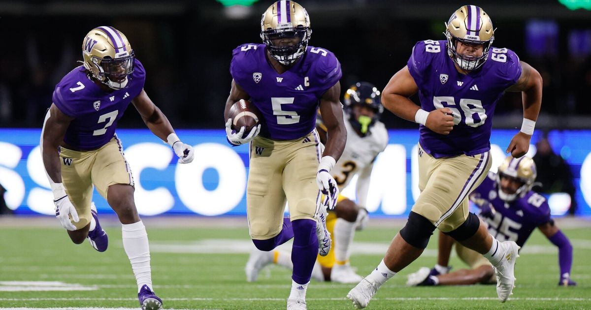 Previewing the University of Washington-University of Southern California Matchup: Identifying Key Factors and Making a Prediction