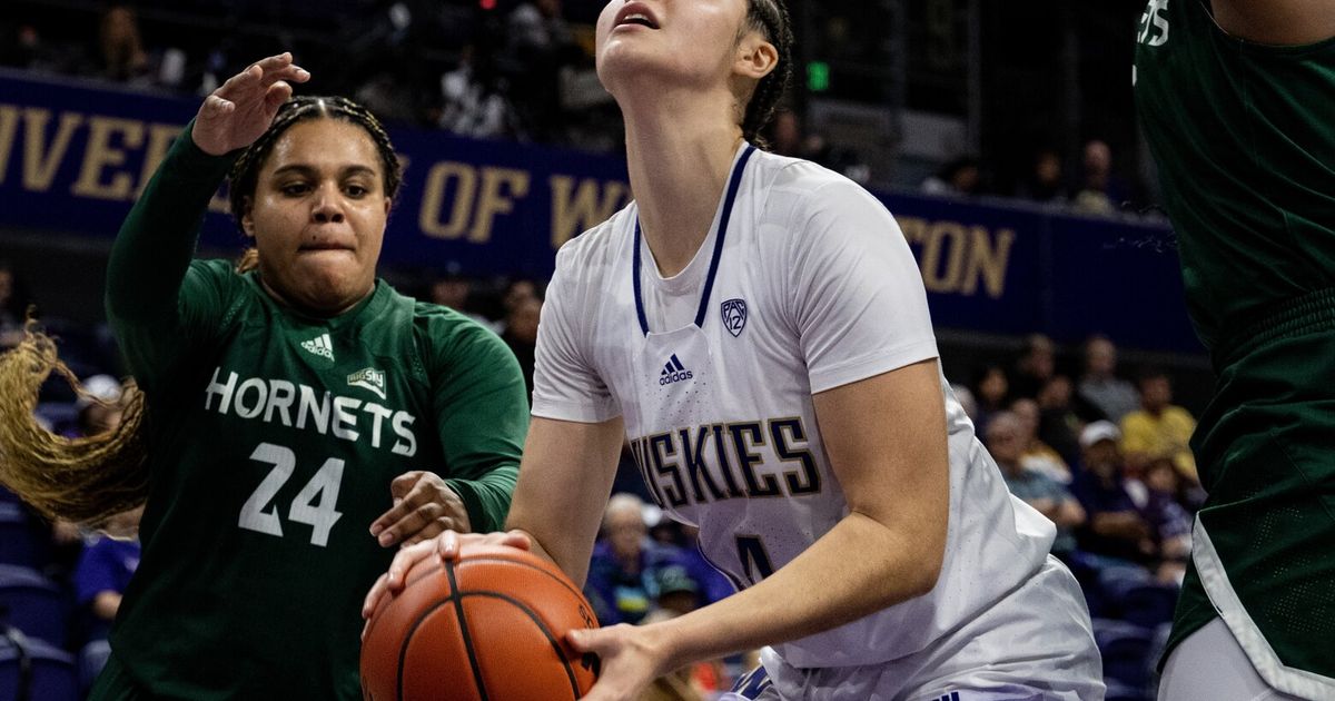 UW Women's Basketball Defeats Sacramento State 76-28 in Season Opener