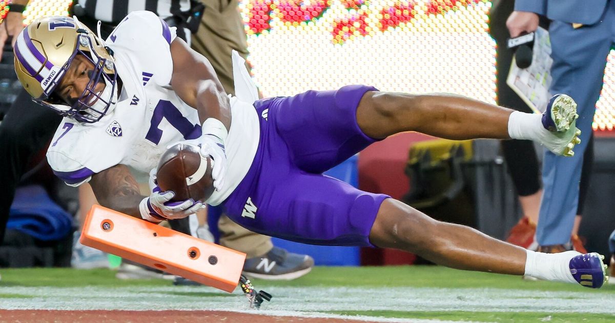 Washington Football Team Scores 7 Touchdowns in Shootout Victory Over USC
