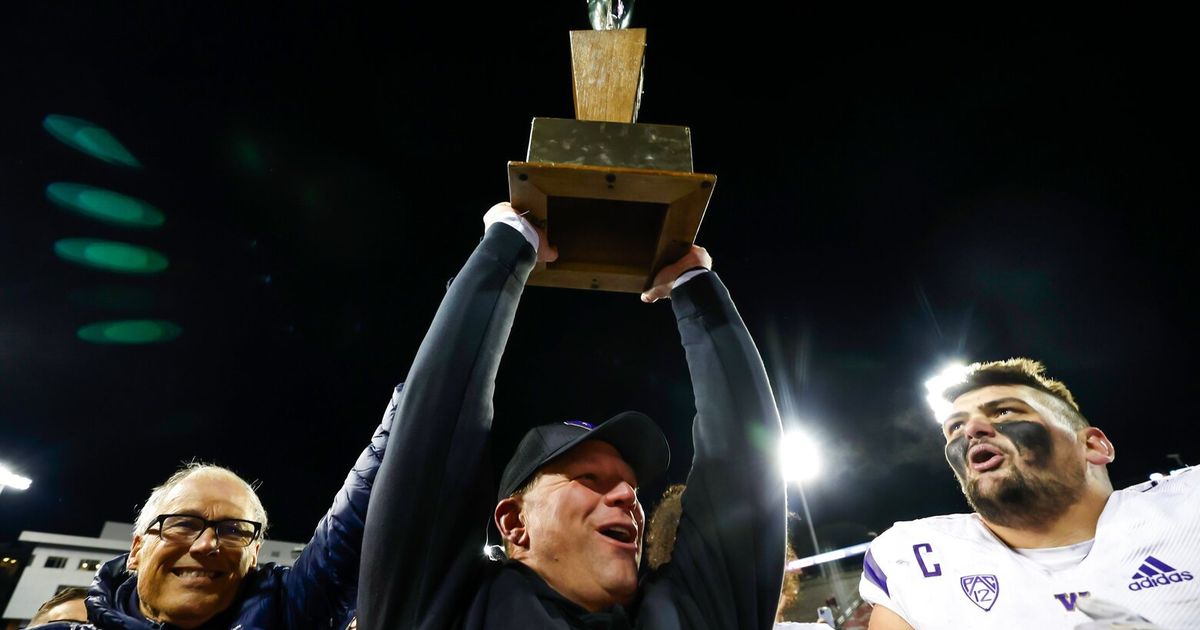 Washington Huskies Predicted to Defeat Washington State Cougars in Pac-12 Apple Cup Matchup