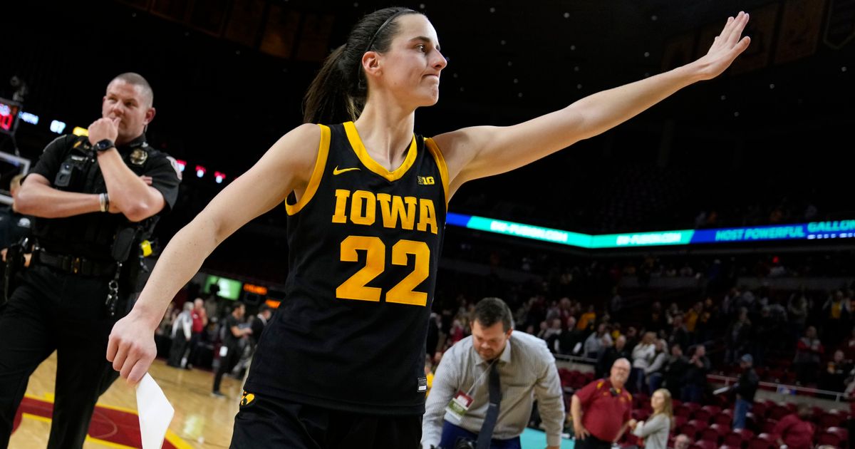 Caitlin Clark's 35-Point Performance Leads No. 4 Iowa to 67-58 Win Over Iowa State