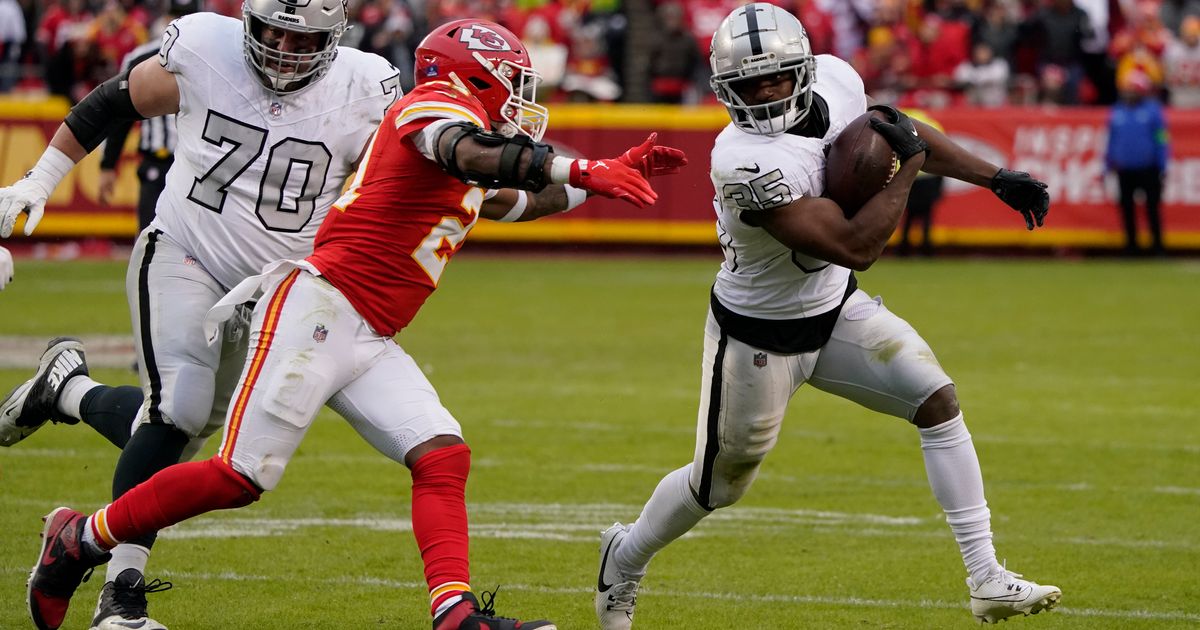 Chiefs Fall to Raiders 20-14 on Christmas Day After Two Defensive Touchdowns