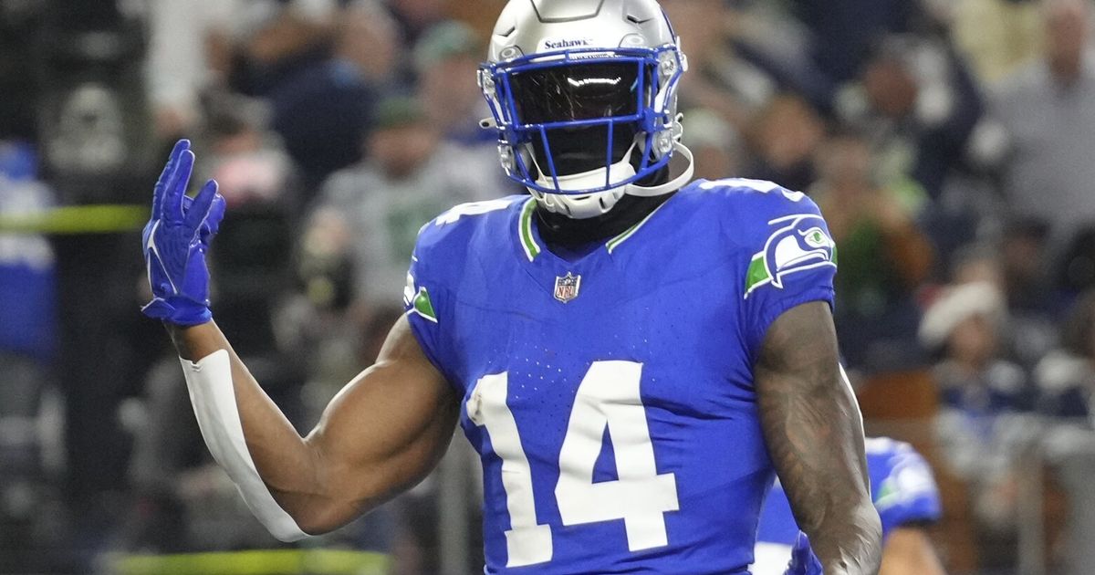 DK Metcalf of the Seattle Seahawks Learning American Sign Language