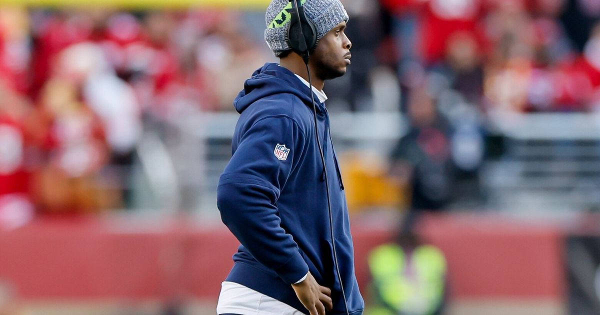 Geno Smith Participates in Limited Capacity During Seahawks Walk-Through