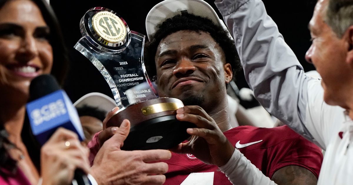 Heisman Trophy Hype Surrounds Alabama's Milroe, Georgia's Beck and Oregon's Gabriel Ahead of 2024