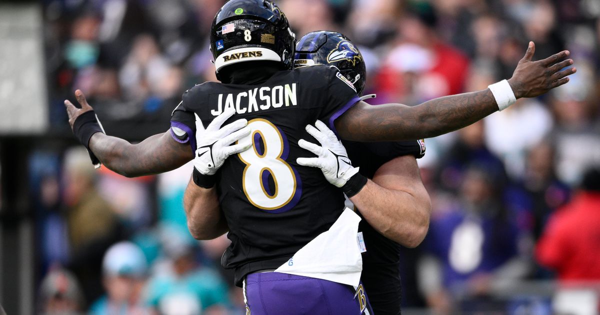 Lamar Jackson's Perfect Passer Rating Leads Ravens to 56-19 Victory, Securing Top Seed in AFC