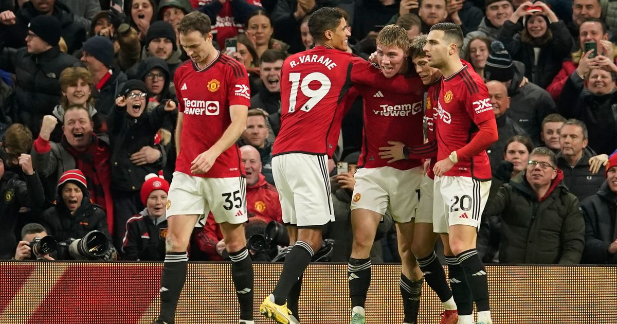 Manchester United Overcomes Aston Villa 3-2 After Second-Half Comeback