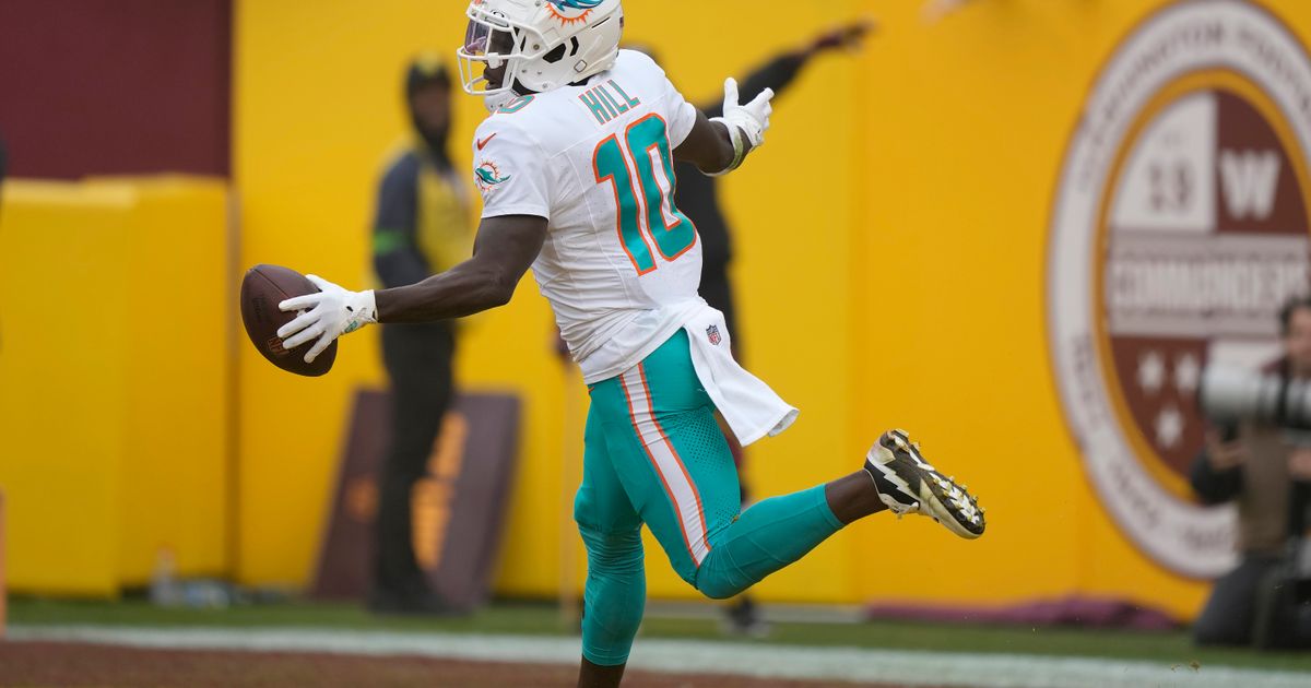 Miami Dolphins Defeat New Orleans Commanders 45-15, Improving to 9-3 for First Time Since 2001 with Two Touchdowns from Hill