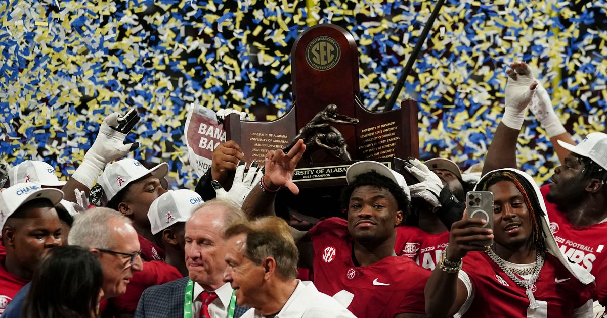 NCAA President Charlie Baker Proposes Creation of Division I Tier Allowing Schools to Pay Athletes