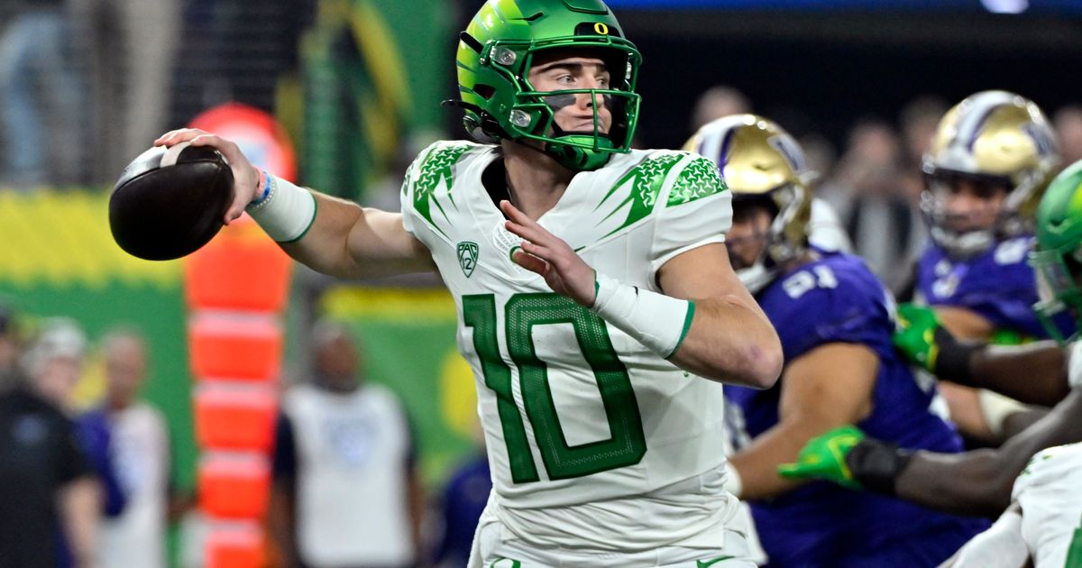 No. 18 Liberty to Face No. 8 Oregon in Unbeaten Season's Fiesta Bowl Matchup